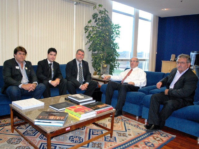 ministro_paulo_bernardo_com_o_beto